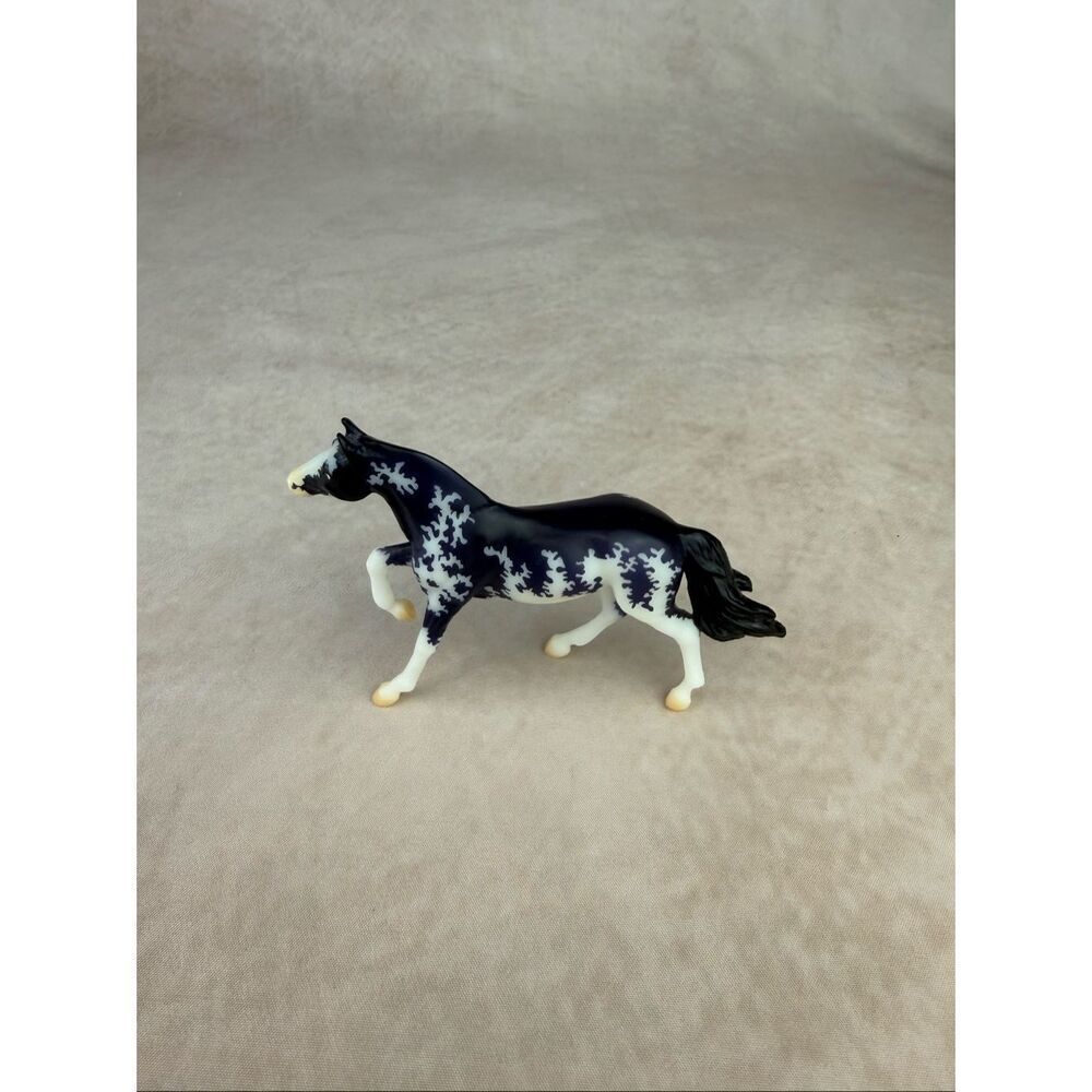 Breyer Stablemate Club Lanin Breyer Horse - Picture 3 of 8
